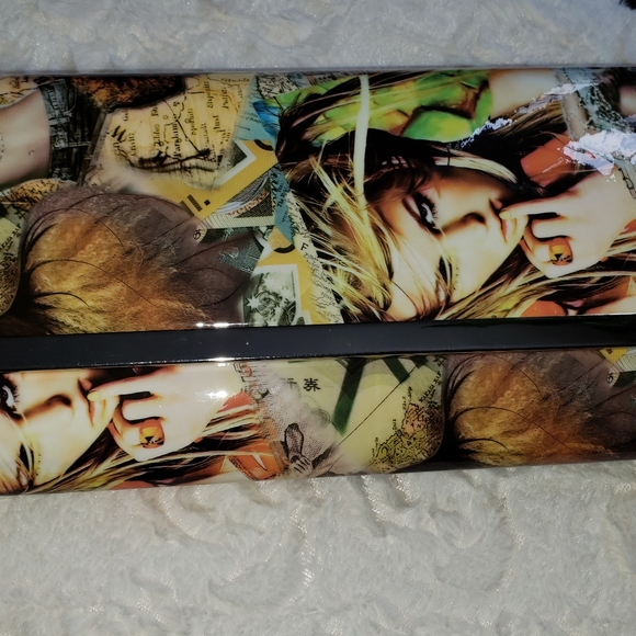 Glossy Magazine Fashonable Clutch - Picture 8 of 16